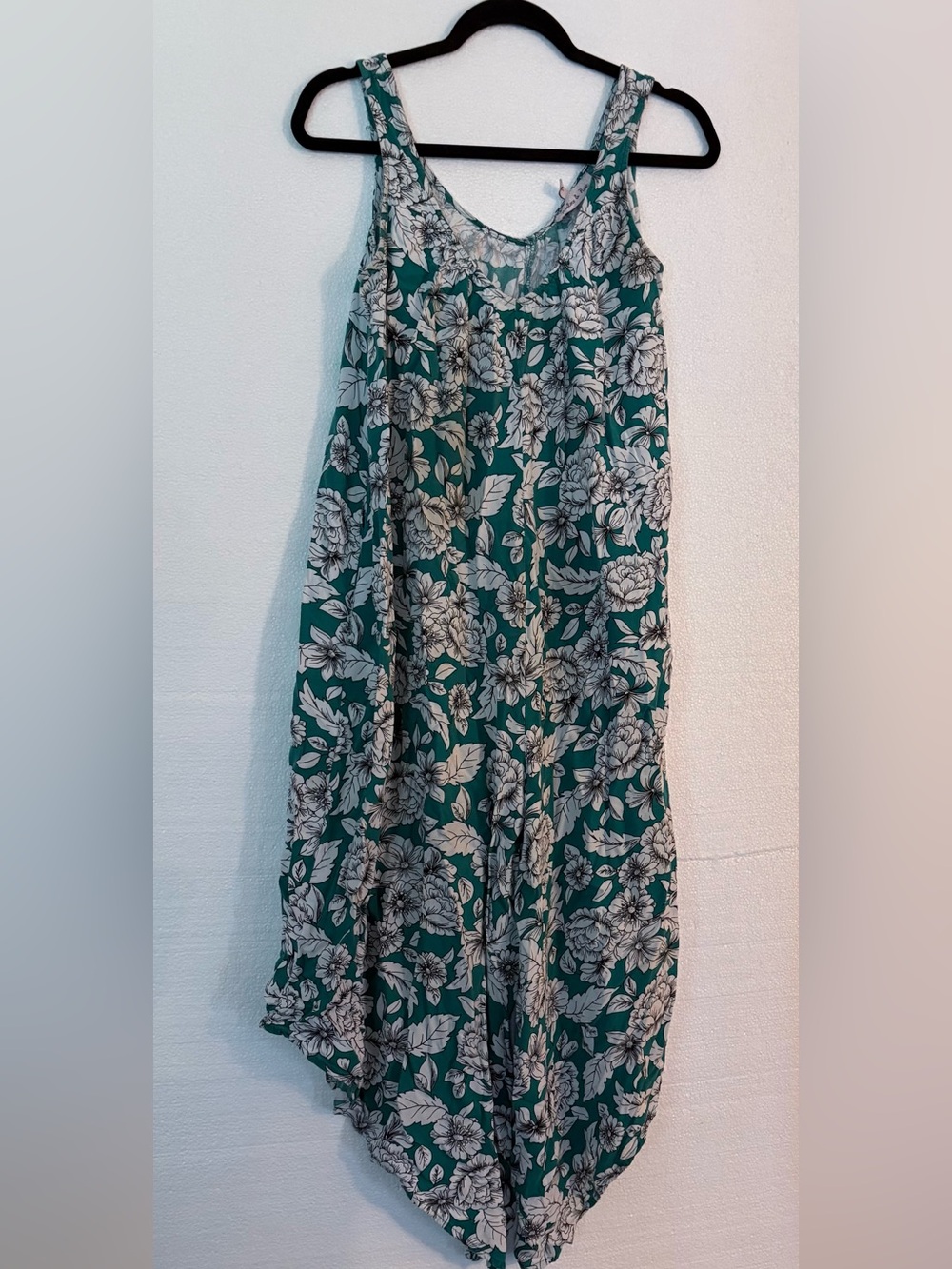 Harlow & Rose Green Floral Sleeveless Jumpsuit